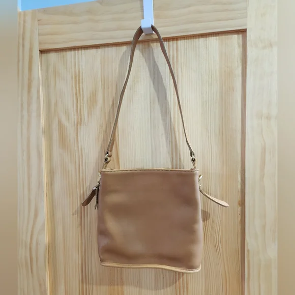 Coach Vintage Equestrian Bucket Shoulder Bag (D8D-9809) - Picture 9 of 16